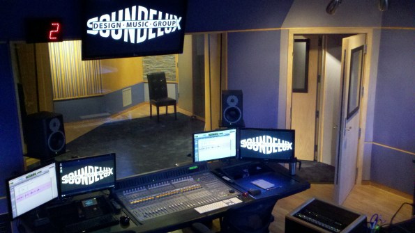 DMG_ConsoleThruGlass