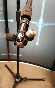 Rubberized grip at the end of boom arm